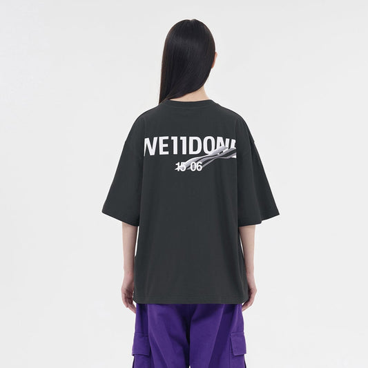 WE11DONE CHARCOAL WAVE LOGO TEE