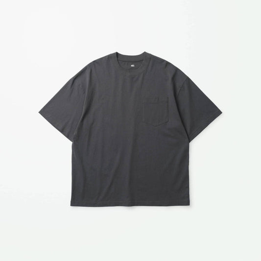 MADNESS STD. UNIFORM SCRIPT POCKET TEE
