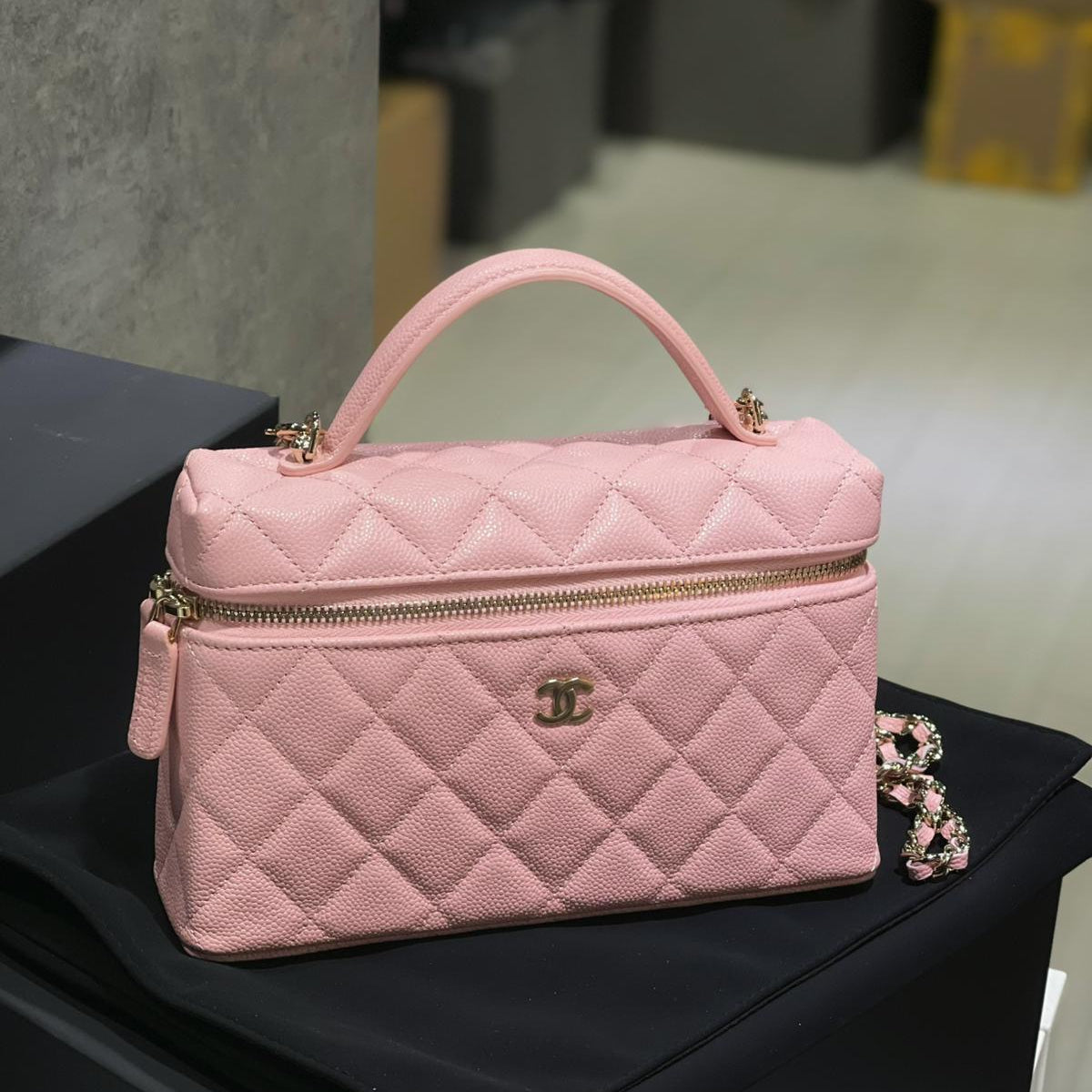 CHANEL VANITY CASE 25B AP4385-B10583-U2360