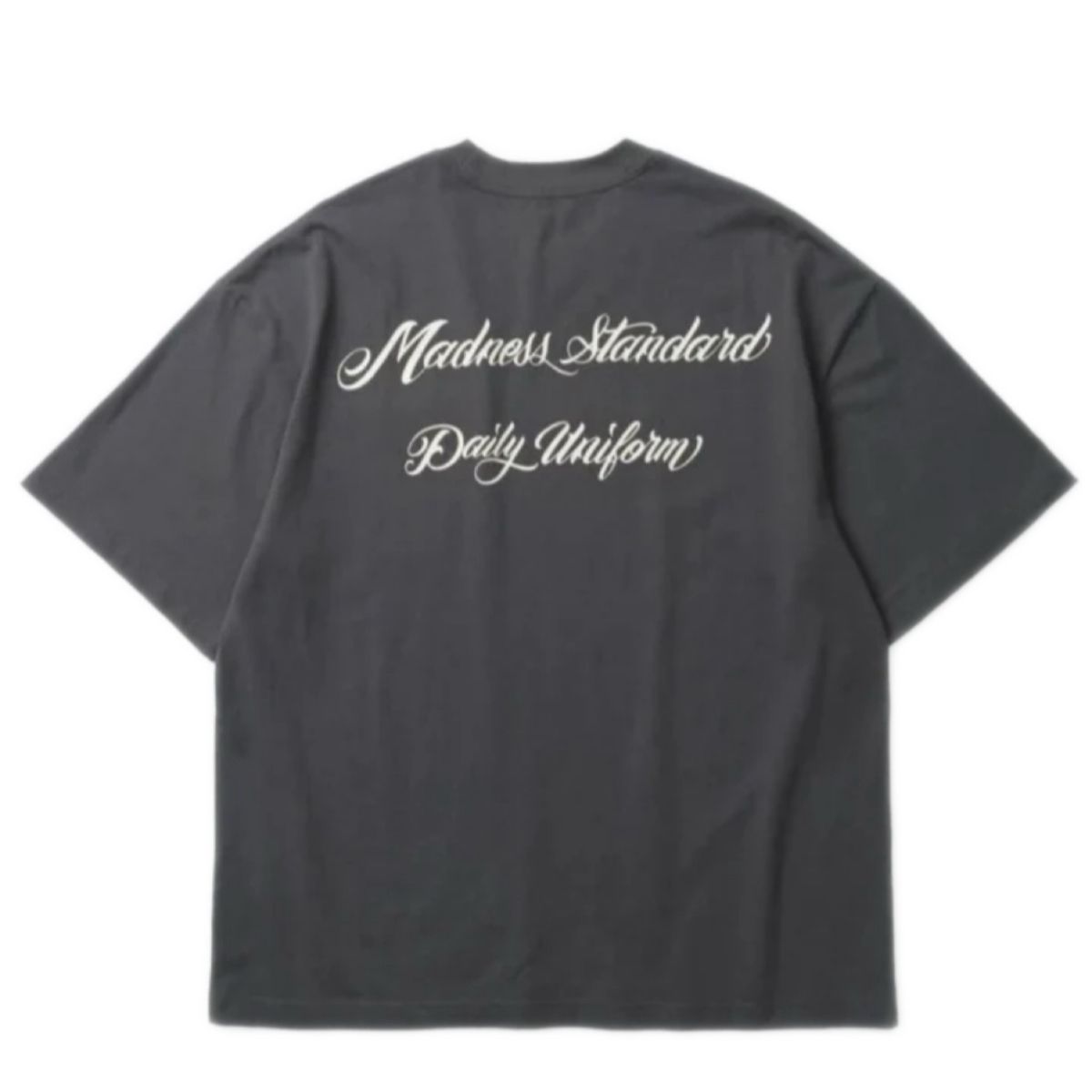 MADNESS STD. UNIFORM SCRIPT POCKET TEE