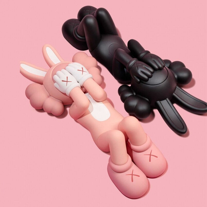 送料込 新品 KAWS HOLIDAY フィギュア Hong Kong Kaws: Holiday -Hong Kong 20” Inch Plush (GREY) 100