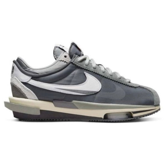 NIKE X SACAI ZOOM CORTEZ ''IRON GREY'' (DQ0581-001)